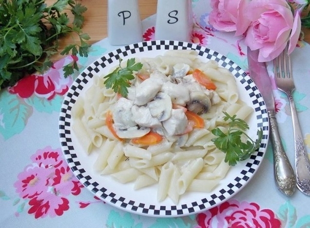 Куриное филе с шампиньонами в сметане Куриное филе с шампиньонами в сметане