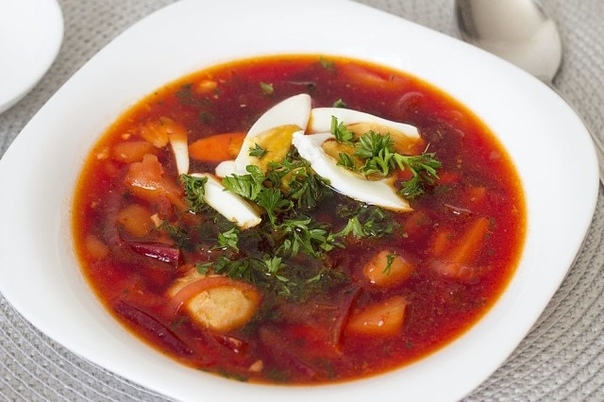 Горячий свекольник на курином бульоне Горячий свекольник на курином бульоне