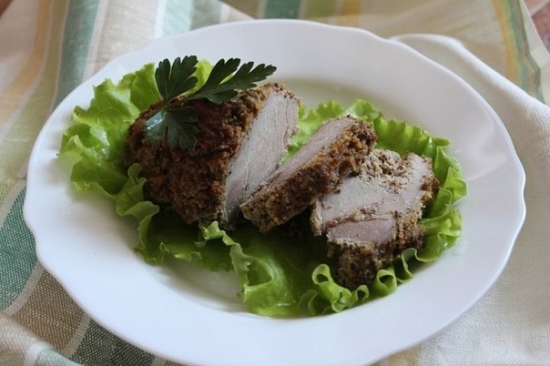 Свинина в ореховой панировке