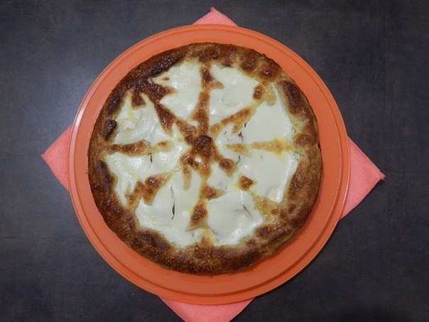 Пирог с яблоком и творожной начинкой