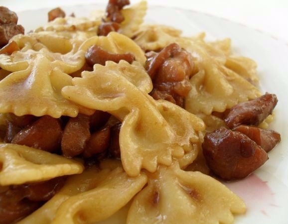 "Паста фарфалле с курицей"