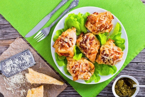 Кармашки из индейки с зеленью и сыром