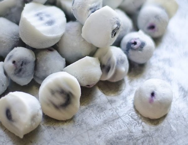 Замороженная голубика с йогуртом