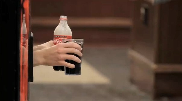 В первые 10 минут: в организм поступает 10 чайных ложек сахара (максимальная рекомендуемая ежедневна