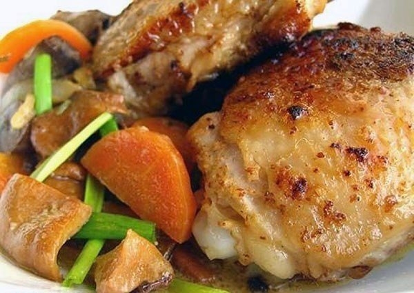 "Куриные бедрышки с овощами в фольге"