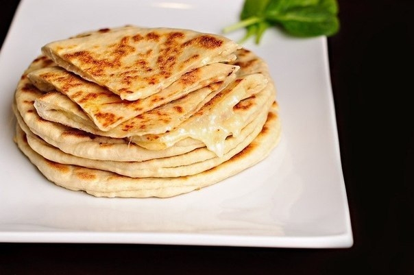 "Мгновенный хачапури на сковороде"