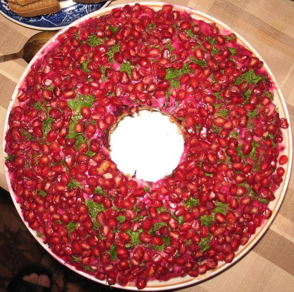 Вдогонку к информации о полезности ГРАНАТА порадуем вас еще рецептом восхитительного салата.