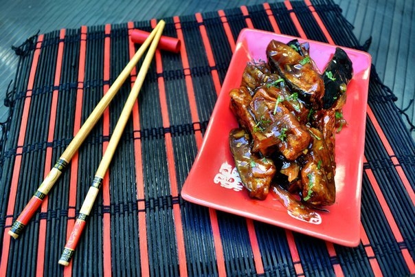 Баклажаны в соево-имбирной карамели. Баклажаны в соево-имбирной карамели.