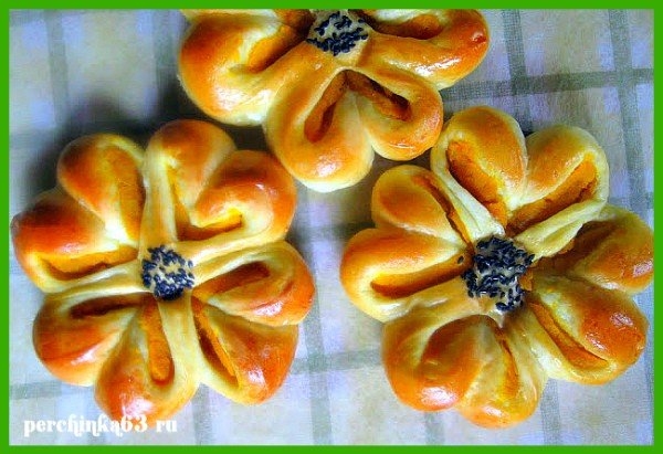ЦВЕТОЧКИ-БУЛОЧКИ С ВИШНЁВЫМ ДЖЕМОМ