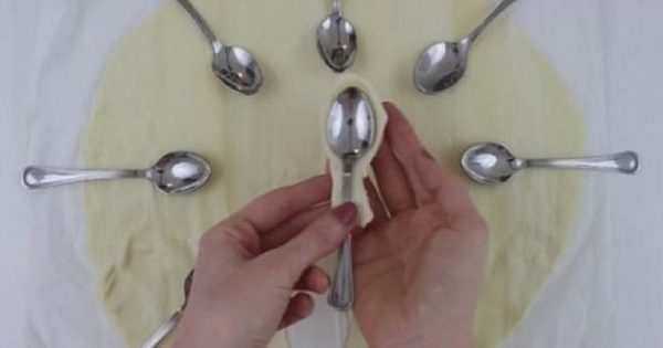 Она заворачивает ложечки в тесто и отправляет в духовку… Результат? Она заворачивает ложечки в тесто и отправляет в духовку… Результат?