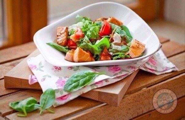 10. Салат из брокколи с курицей 10. Салат из брокколи с курицей