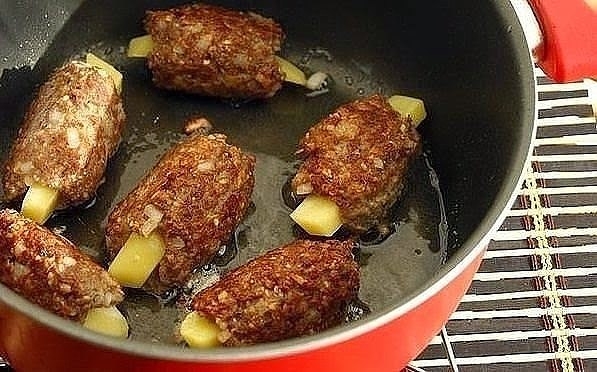 КОТЛЕТЫ ЭКОНОМНЫ (Только предупреждаю - не проглотите язык!...)