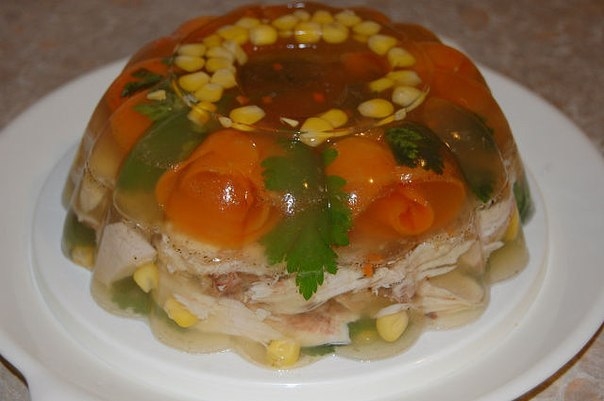 ЗАЛИВНОЕ ИЗ КУРИЦЫ И ОВОЩЕЙ.