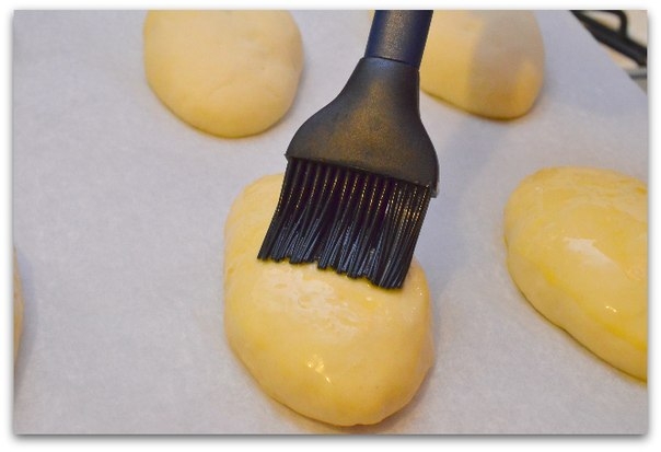 Чем смазывают выпечку- секреты румяных пирогов, пирожков и хлеба