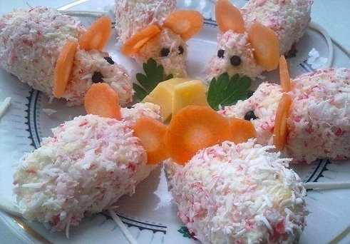 Закуска "Мышки" из крабовых палочек.