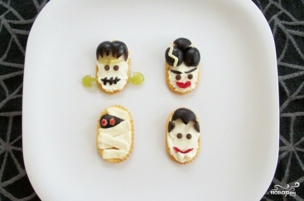 БЫСТРАЯ ЗАКУСКА ИЗ КРЕКЕРОВ НА ХЭЛЛОУИН БЫСТРАЯ ЗАКУСКА ИЗ КРЕКЕРОВ НА ХЭЛЛОУИН
