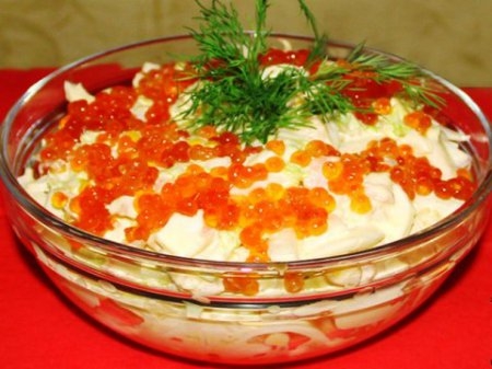 Салат с малосольной красной рыбой