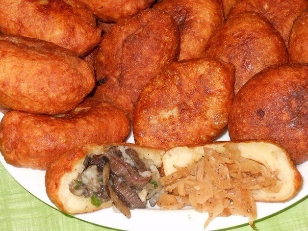 Творожные пирожки с грибами и с капустой (такие пирожки долго не черствеют)