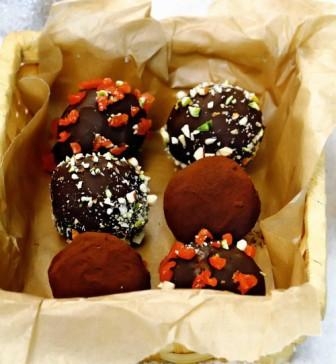 Трюфели с вяленой вишней