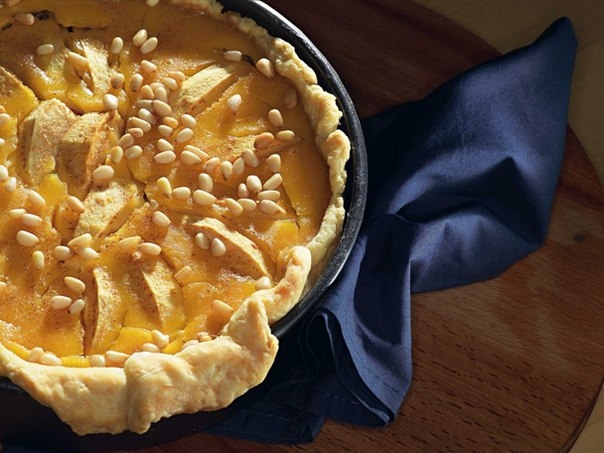 Пирог с яблоками и медом