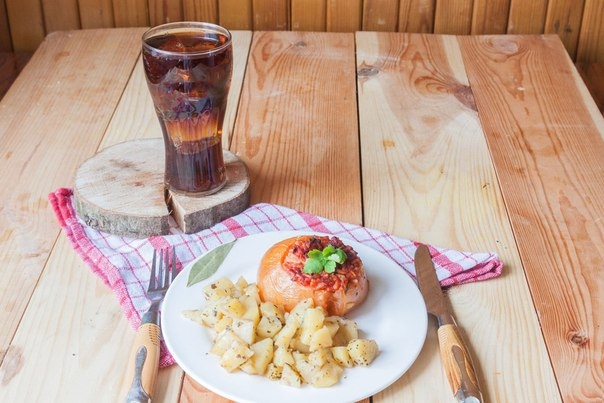 Запечённые томаты, фаршированные рисом