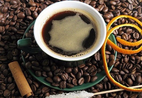 Кофе с корицей и апельсином.