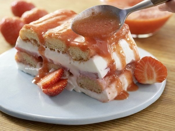 С итальянского название этого многослойного десерта переводится как «вознеси меня». Классический тир