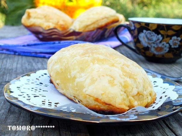 Слоёные рулетики с брынзой