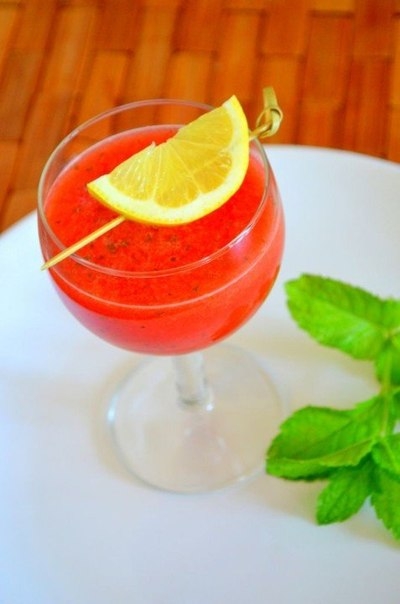 Арбузный фреш с мятой и лимоном Арбузный фреш с мятой и лимоном