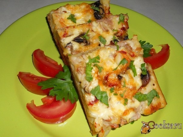 Открытый наливной пирог с фаршем и грибами