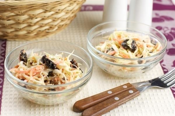 Деликатесный салат с черносливом