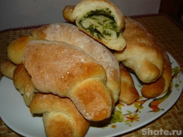 Рогалика с чесноком и зеленью