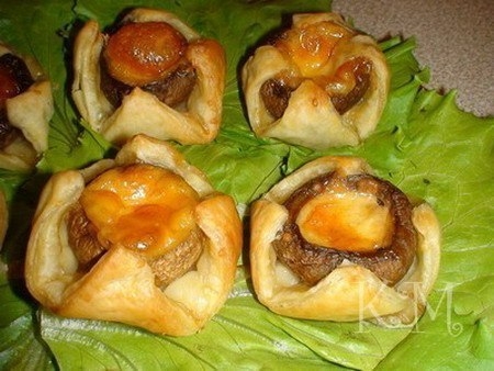 Шампиньоны в слойке