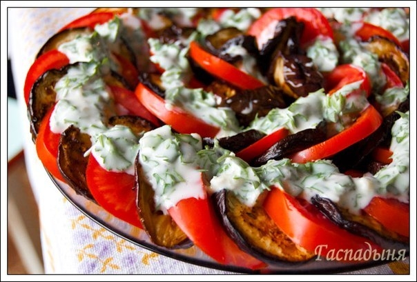 Печеные баклажаны с чесночным йогуртом