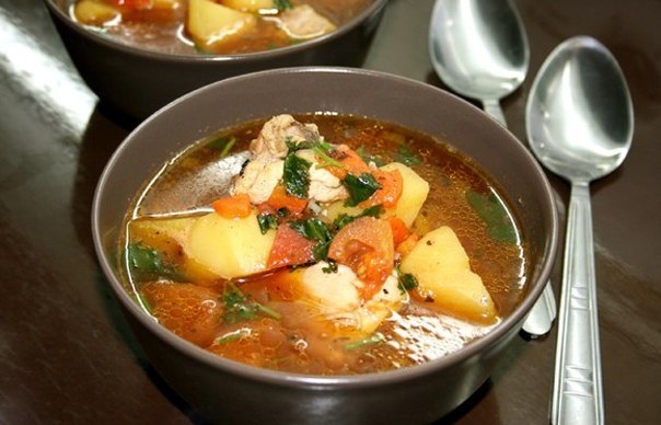 Куриный соус с томатами и кинзой