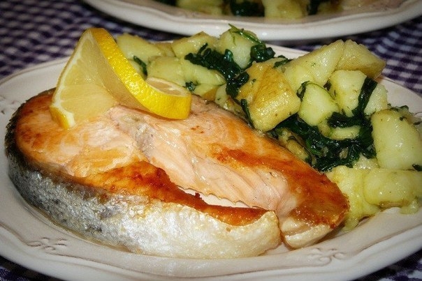 Стейк семги с гарниром