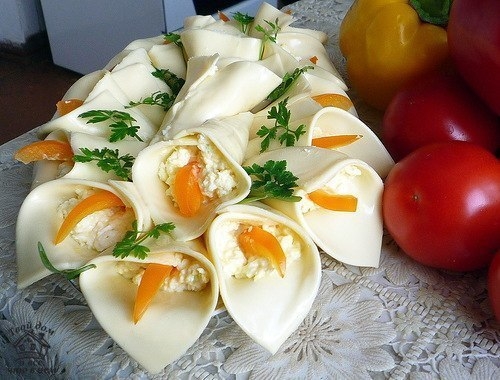 ОФОРМЛЯЕМ ЗАКУСКИ И САЛАТЫ СЪЕДОБНЫМИ КАЛЛАМИ