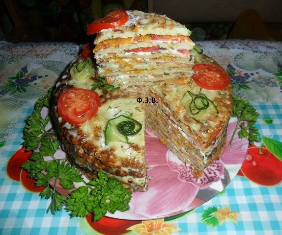 Два средних кабачка натереть на крупной тёрке,