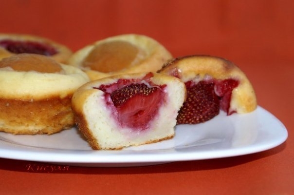 Творожники с абрикосами или клубникой