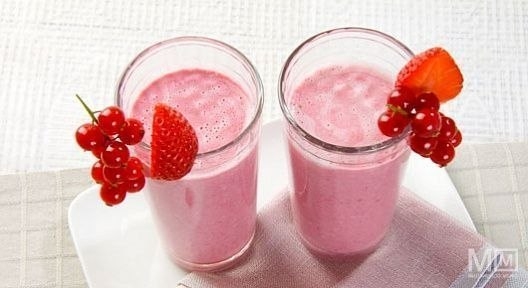 Коктейль с ягодами и овсяными хлопьями