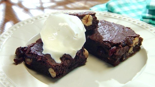 Шоколадный брауни с клюквой Шоколадный брауни с клюквой