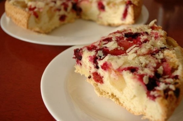 Шарлотка яблочно-ягодная Шарлотка яблочно-ягодная