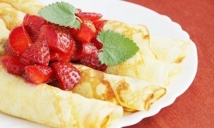 Блинчики с творогом, запеченные в сметане