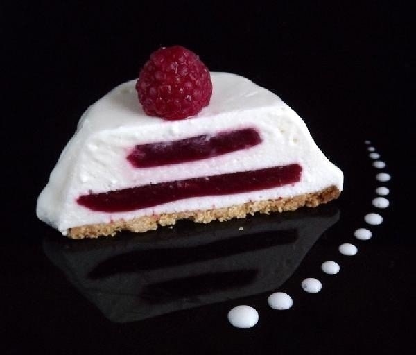 Творожный десерт с малиной!