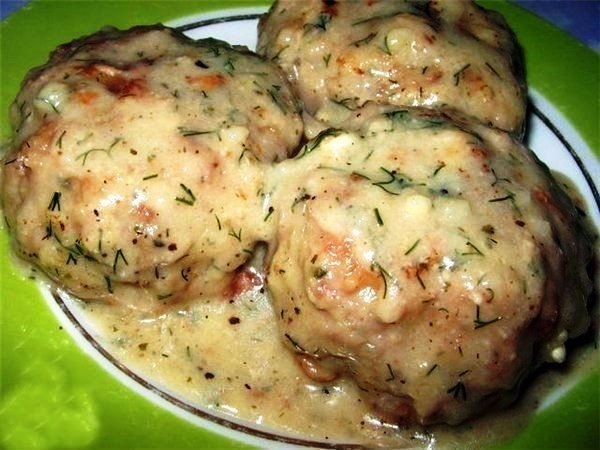 КОТЛЕТКИ В СОУСЕ ИЗ ПЛАВЛЕНОГО СЫРА