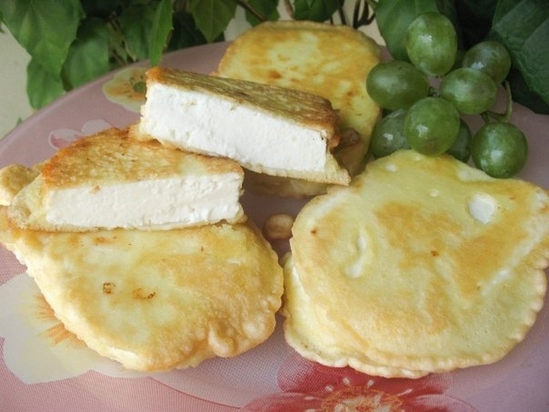 Горячая закуска из адыгейского сыра в хрустящем кляре Горячая закуска из адыгейского сыра в хрустящем кляре
