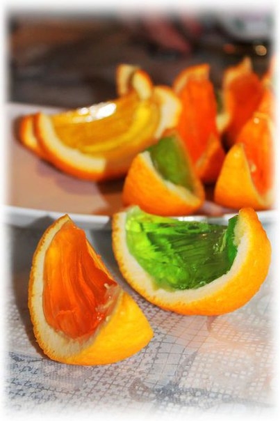 АПЕЛЬСИНОВЫЕ ДОЛЬКИ С РАЗНОЦВЕТНЫМ ЖЕЛЕ АПЕЛЬСИНОВЫЕ ДОЛЬКИ С РАЗНОЦВЕТНЫМ ЖЕЛЕ