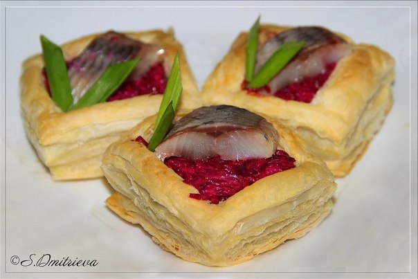 Слоёные "колодцы" со свеклой и сельдью Слоёные "колодцы" со свеклой и сельдью