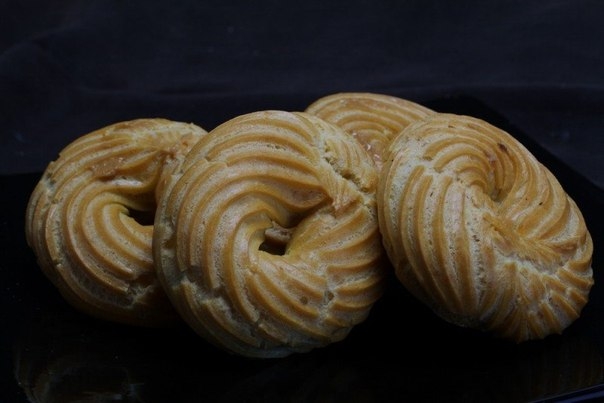 15) Заварные колечки с творожным кремом