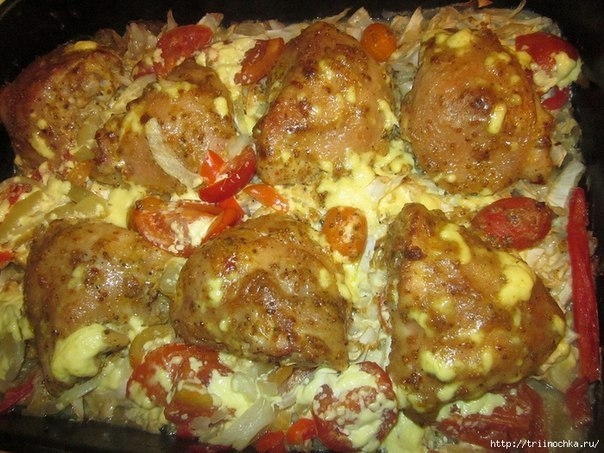 Бедрышки с овощами в духовке.